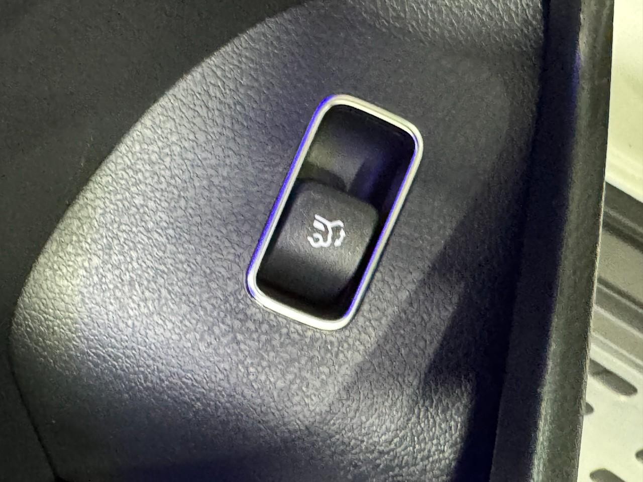 Mercedes-Benz GLE Vehicle Full-screen Gallery Image 28