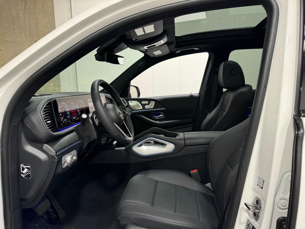 Mercedes-Benz GLE Vehicle Full-screen Gallery Image 29