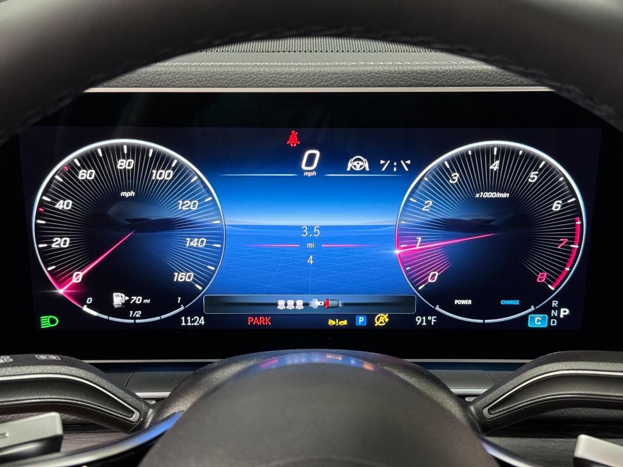 Mercedes-Benz GLE Vehicle Full-screen Gallery Image 35