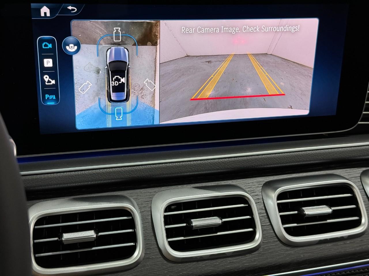 Mercedes-Benz GLE Vehicle Full-screen Gallery Image 37