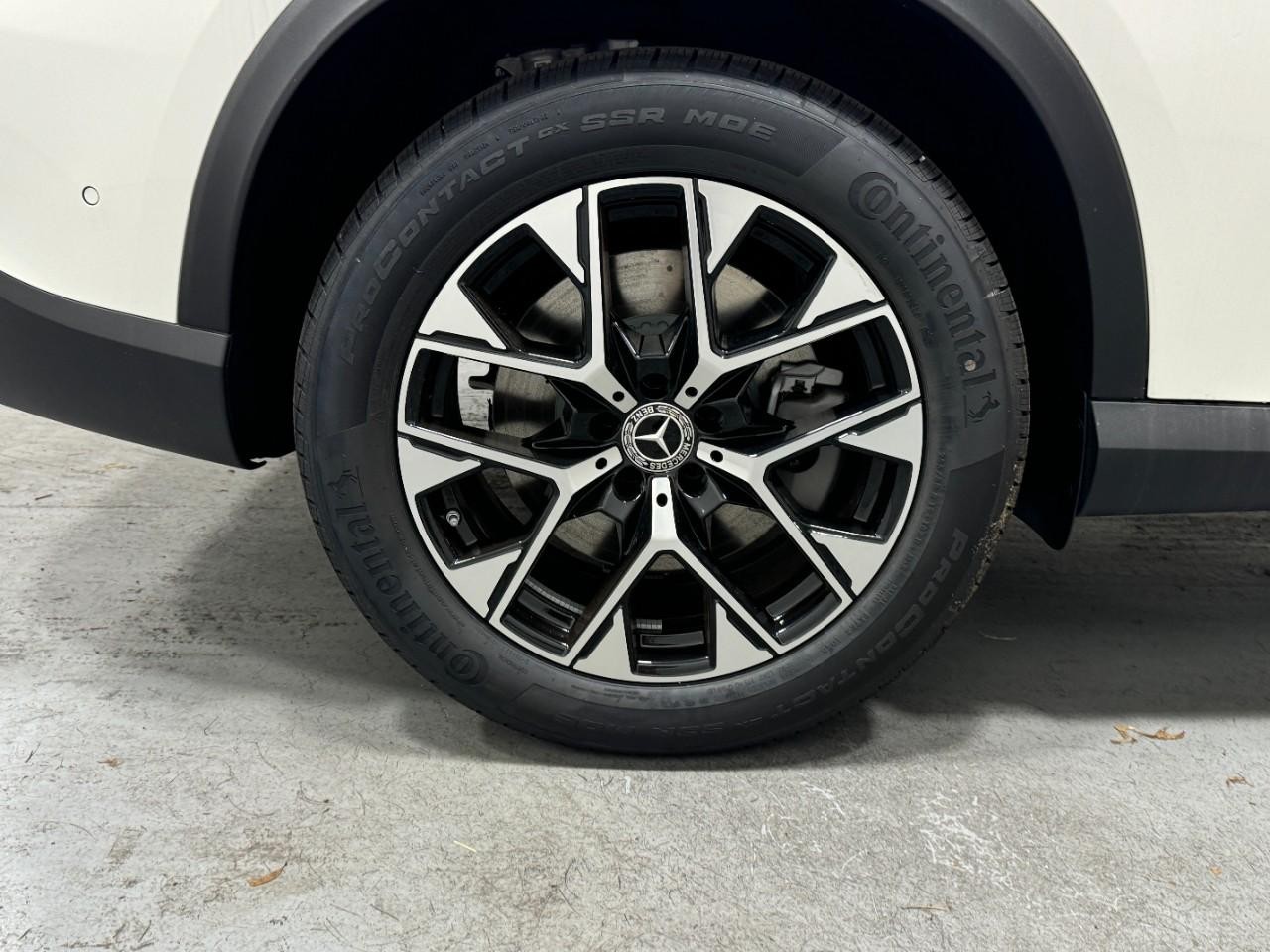 Mercedes-Benz GLC Vehicle Full-screen Gallery Image 5