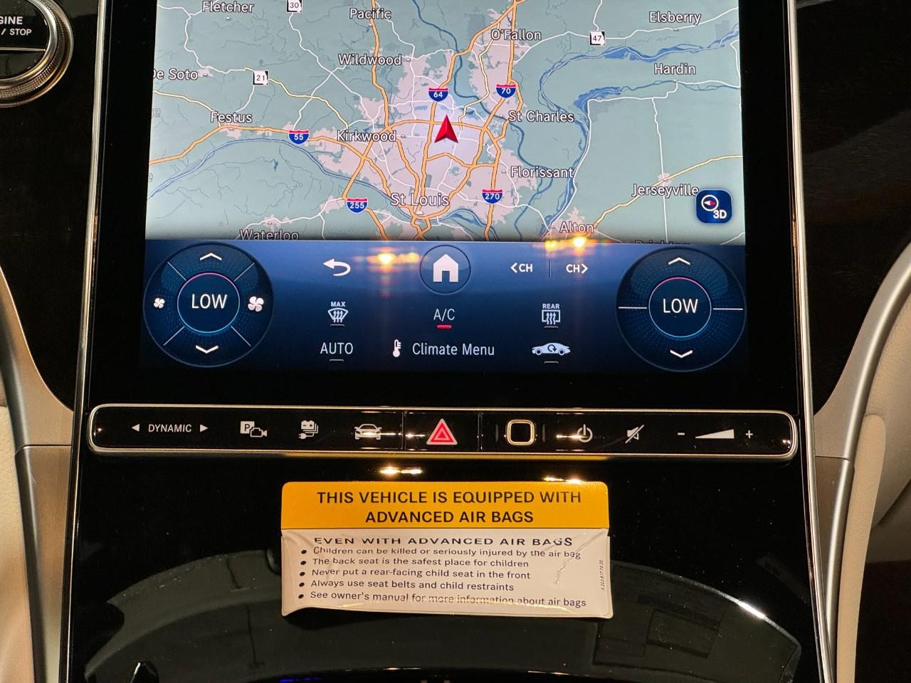 Mercedes-Benz GLC Vehicle Full-screen Gallery Image 14