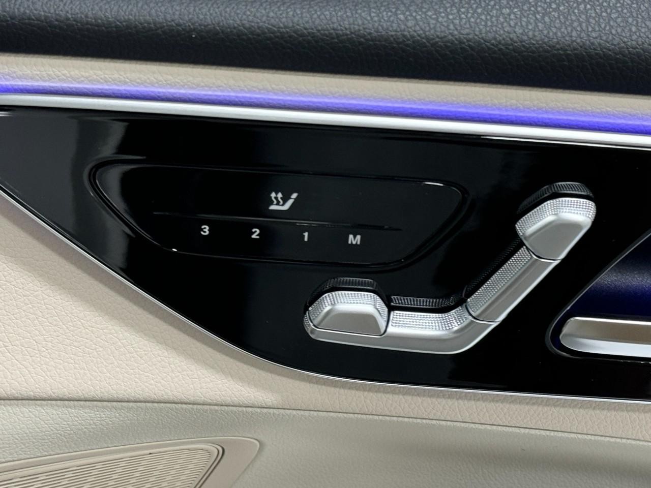 Mercedes-Benz GLC Vehicle Full-screen Gallery Image 20