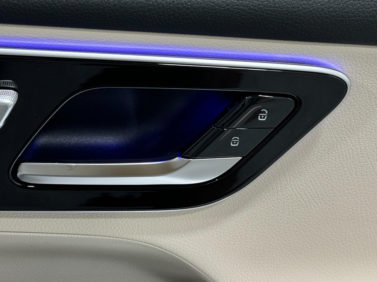 Mercedes-Benz GLC Vehicle Full-screen Gallery Image 21