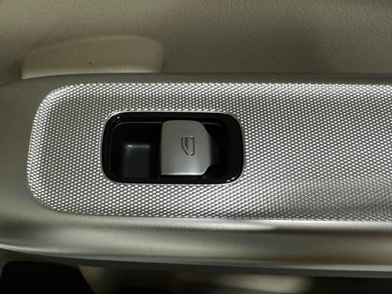 Mercedes-Benz GLC Vehicle Full-screen Gallery Image 22