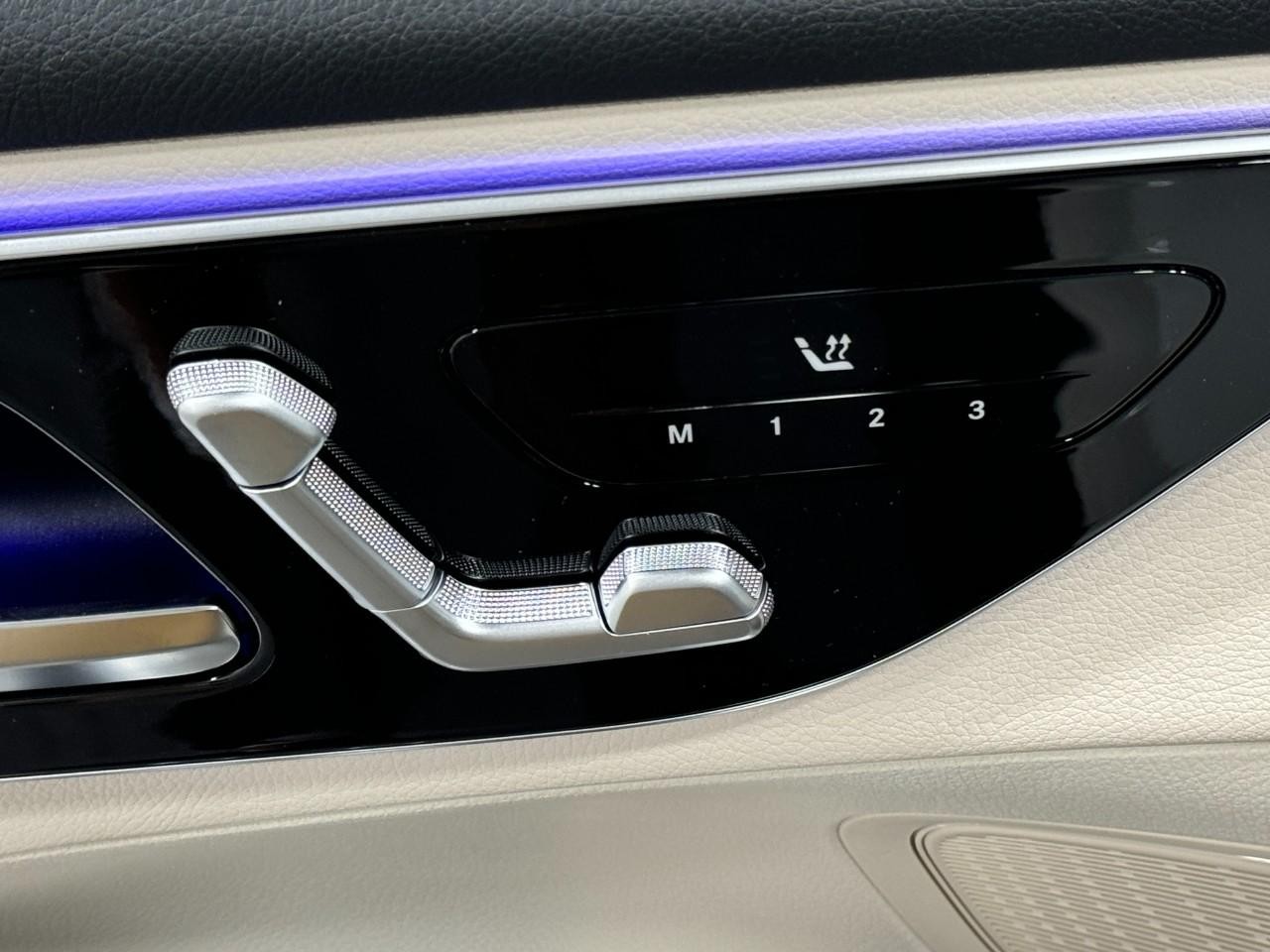 Mercedes-Benz GLC Vehicle Full-screen Gallery Image 23