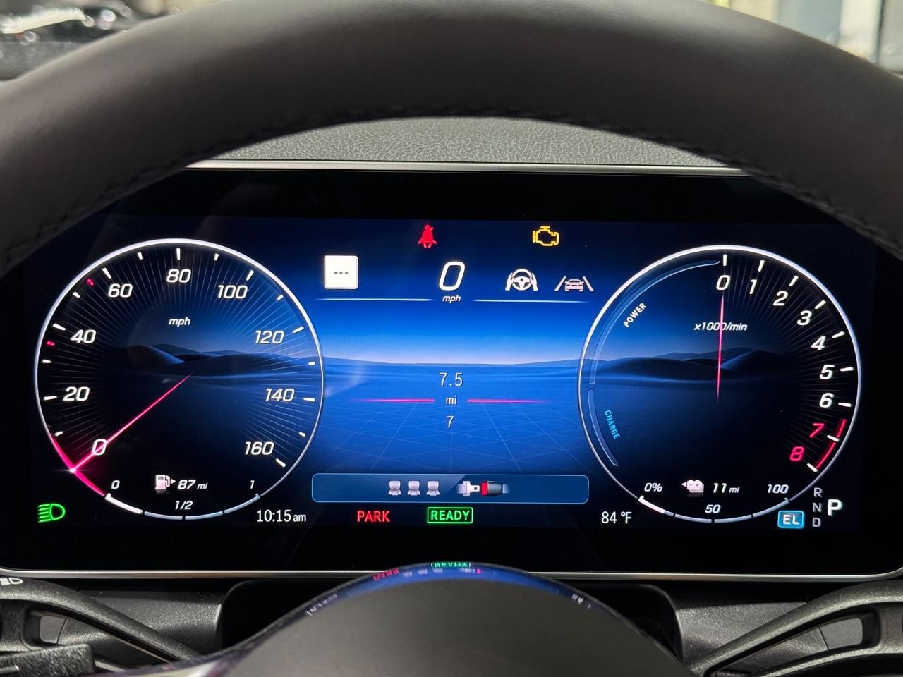 Mercedes-Benz GLC Vehicle Full-screen Gallery Image 33