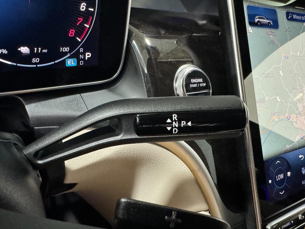 Mercedes-Benz GLC Vehicle Full-screen Gallery Image 34