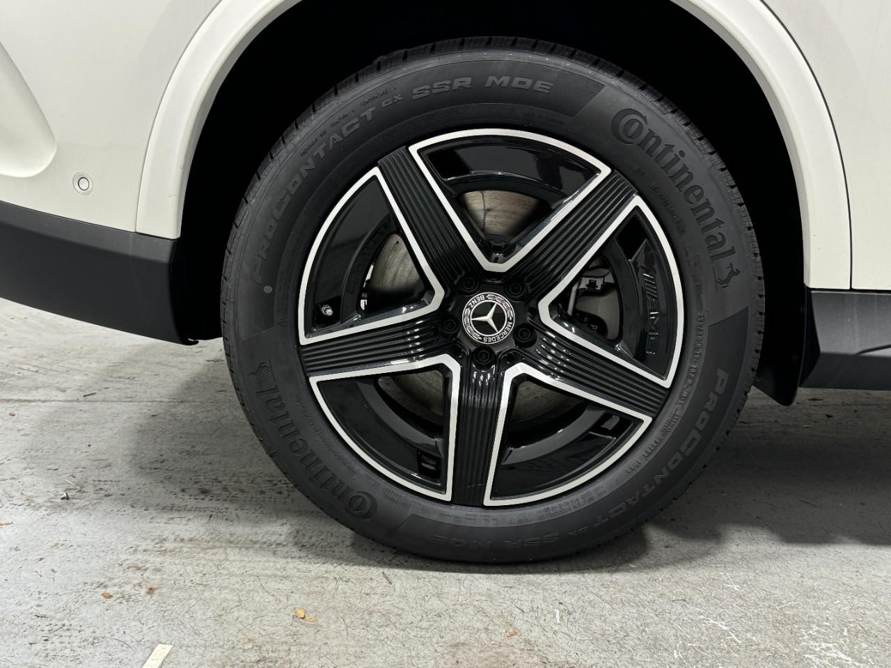 Mercedes-Benz GLC Vehicle Full-screen Gallery Image 5