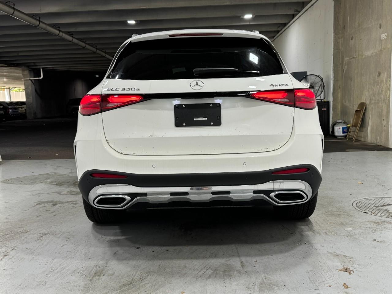 Mercedes-Benz GLC Vehicle Full-screen Gallery Image 9