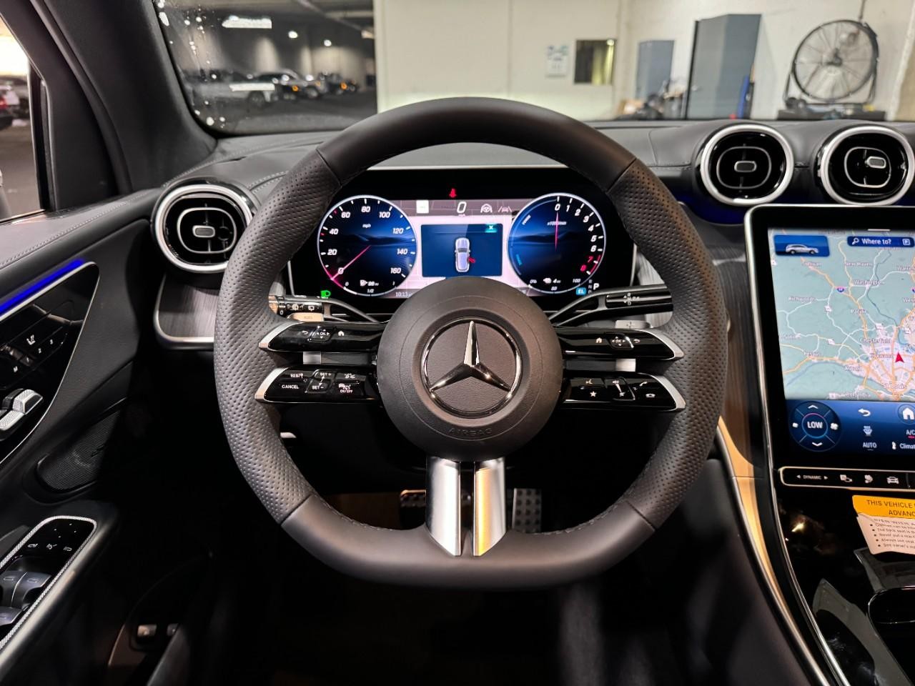 Mercedes-Benz GLC Vehicle Full-screen Gallery Image 12