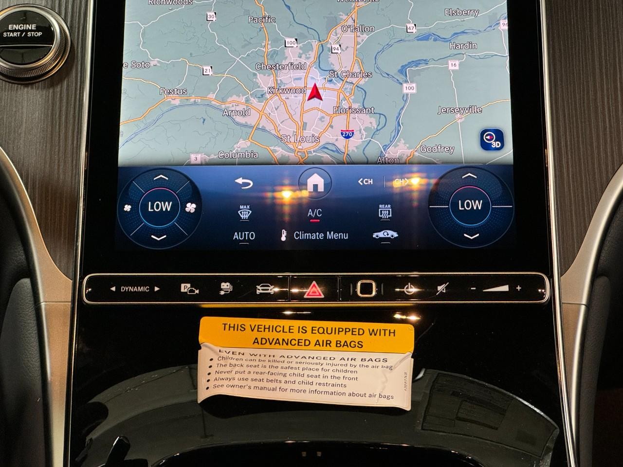 Mercedes-Benz GLC Vehicle Full-screen Gallery Image 14