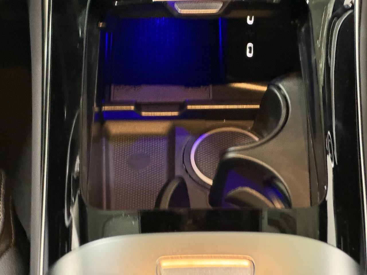 Mercedes-Benz GLC Vehicle Full-screen Gallery Image 15