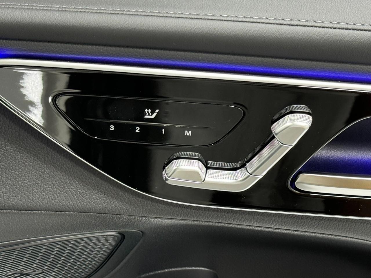 Mercedes-Benz GLC Vehicle Full-screen Gallery Image 20