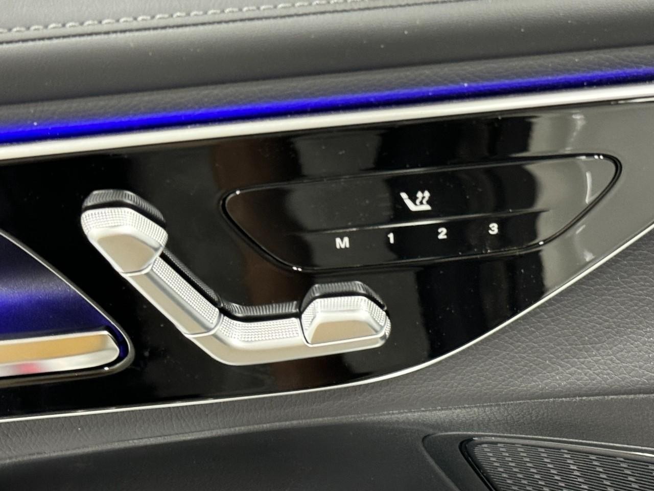 Mercedes-Benz GLC Vehicle Full-screen Gallery Image 23