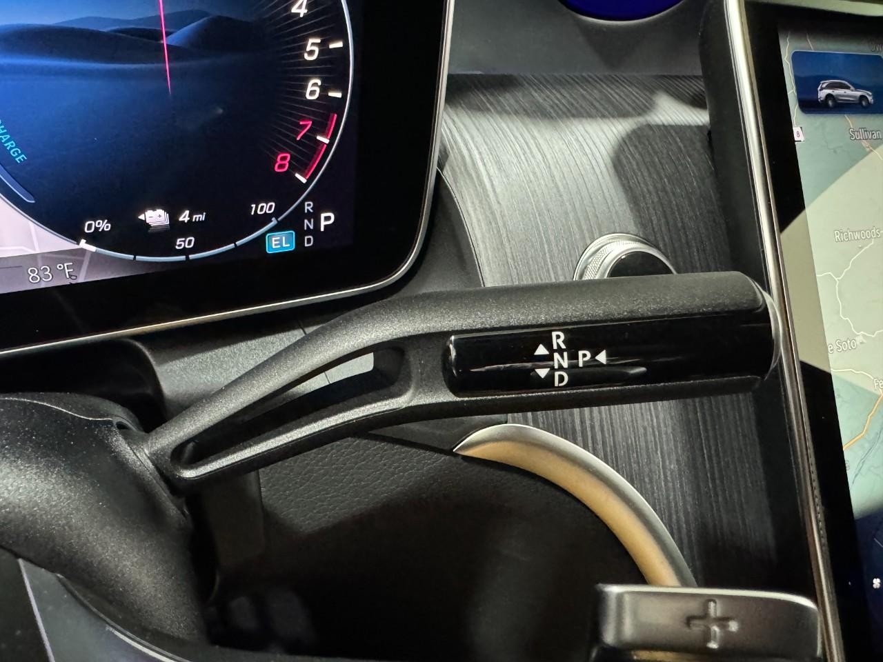 Mercedes-Benz GLC Vehicle Full-screen Gallery Image 34