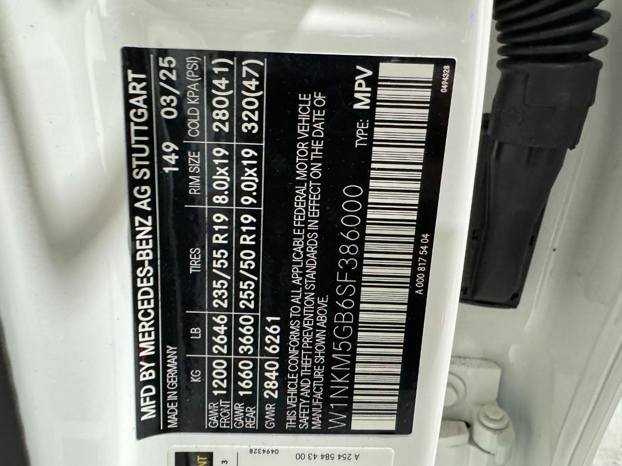 Mercedes-Benz GLC Vehicle Full-screen Gallery Image 36