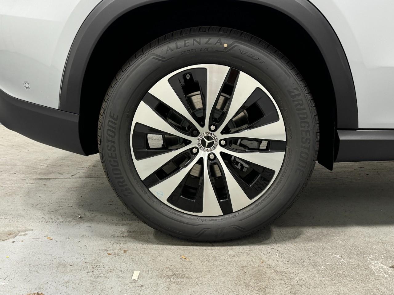 Mercedes-Benz GLE Vehicle Full-screen Gallery Image 5