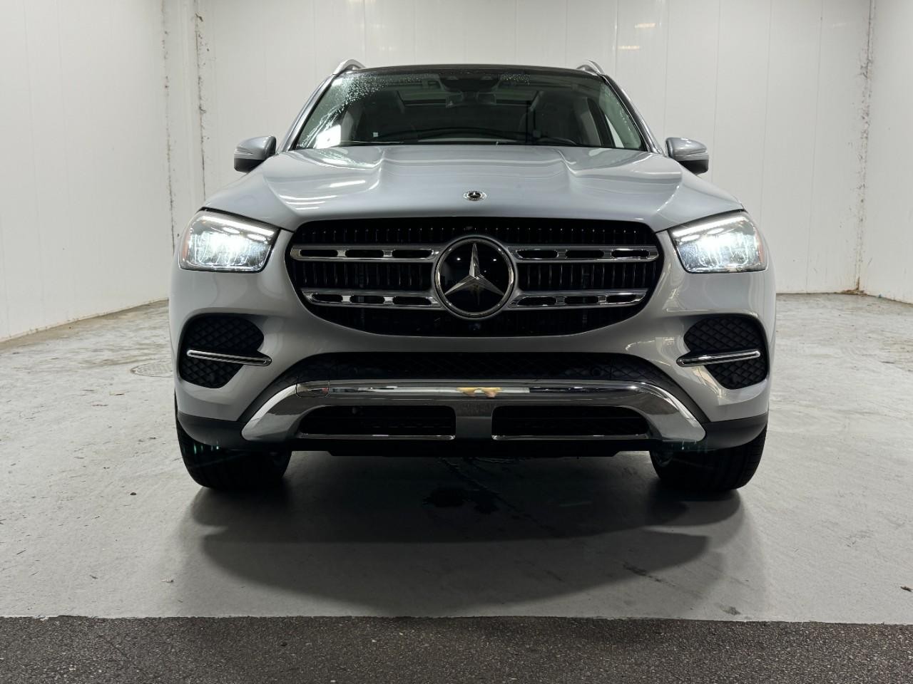 Mercedes-Benz GLE Vehicle Full-screen Gallery Image 7