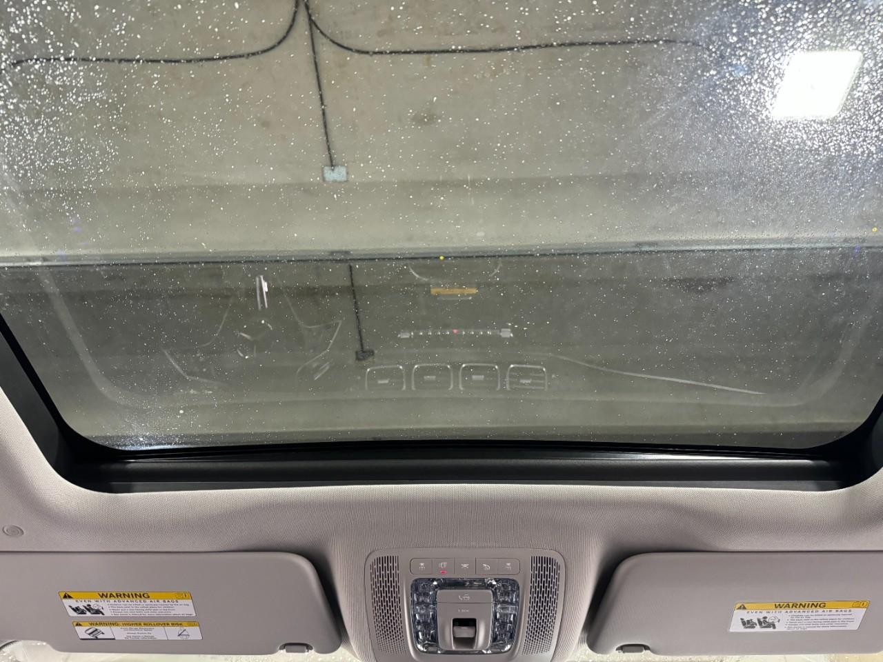 Mercedes-Benz GLE Vehicle Full-screen Gallery Image 11