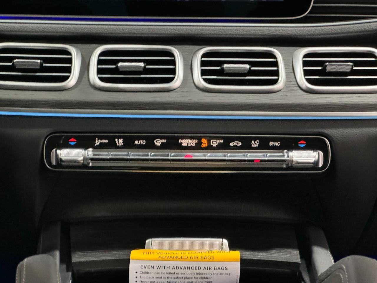 Mercedes-Benz GLE Vehicle Full-screen Gallery Image 15