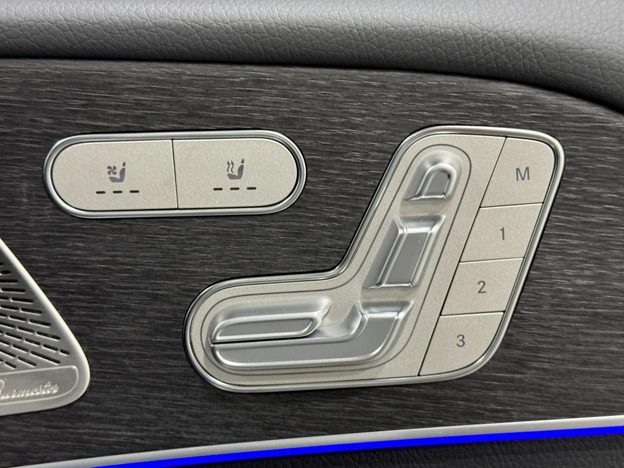 Mercedes-Benz GLE Vehicle Full-screen Gallery Image 21