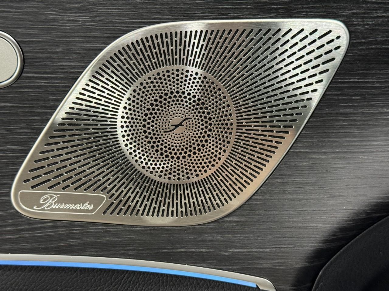 Mercedes-Benz GLE Vehicle Full-screen Gallery Image 24