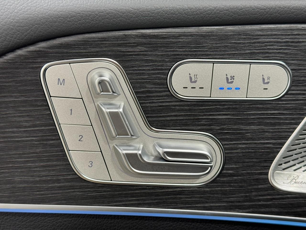 Mercedes-Benz GLE Vehicle Full-screen Gallery Image 25