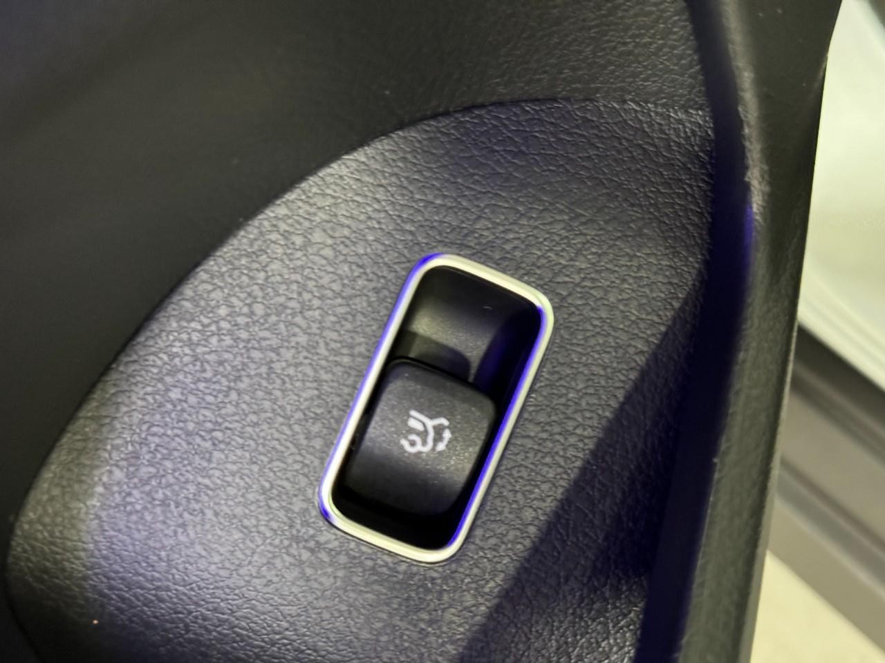 Mercedes-Benz GLE Vehicle Full-screen Gallery Image 28