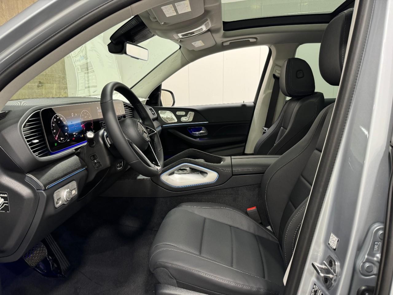 Mercedes-Benz GLE Vehicle Full-screen Gallery Image 29