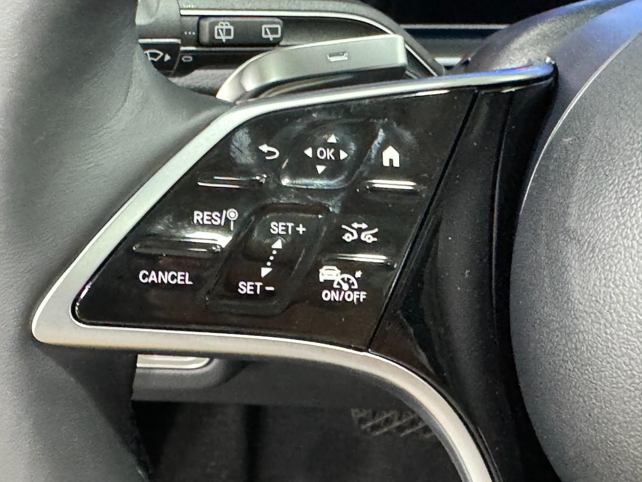 Mercedes-Benz GLE Vehicle Full-screen Gallery Image 33