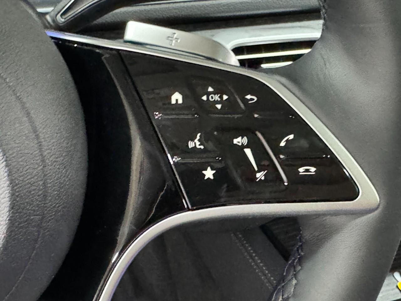 Mercedes-Benz GLE Vehicle Full-screen Gallery Image 34