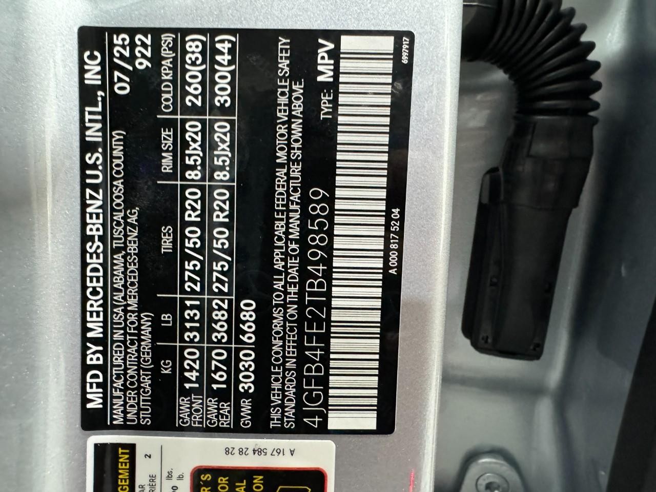 Mercedes-Benz GLE Vehicle Full-screen Gallery Image 38