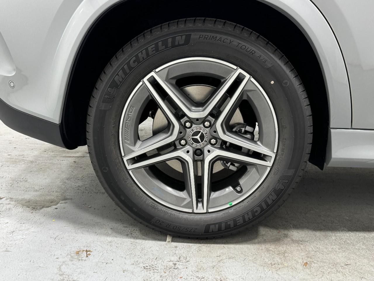 Mercedes-Benz GLE Vehicle Full-screen Gallery Image 5