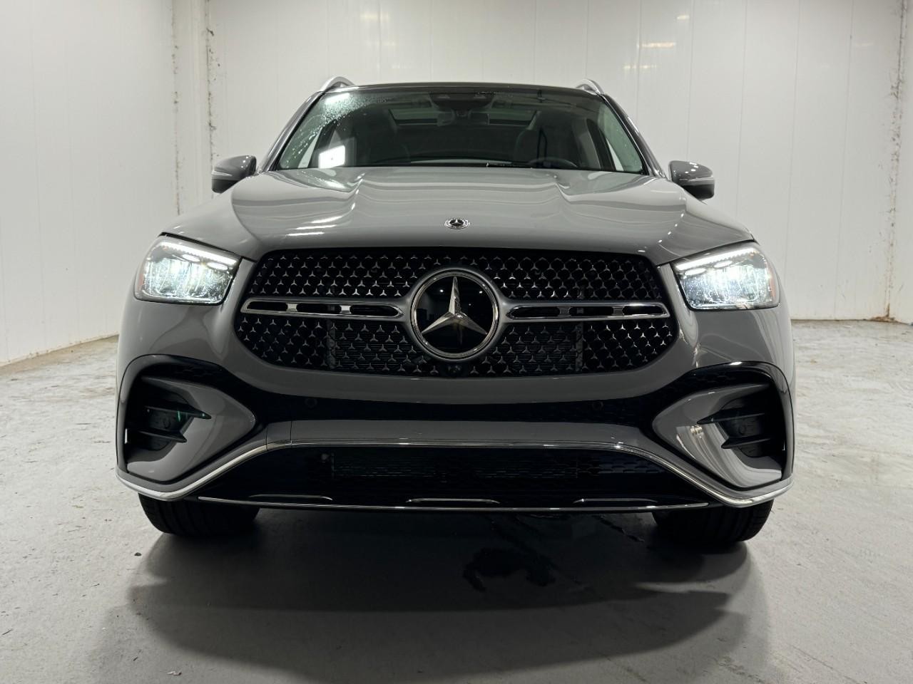 Mercedes-Benz GLE Vehicle Full-screen Gallery Image 7