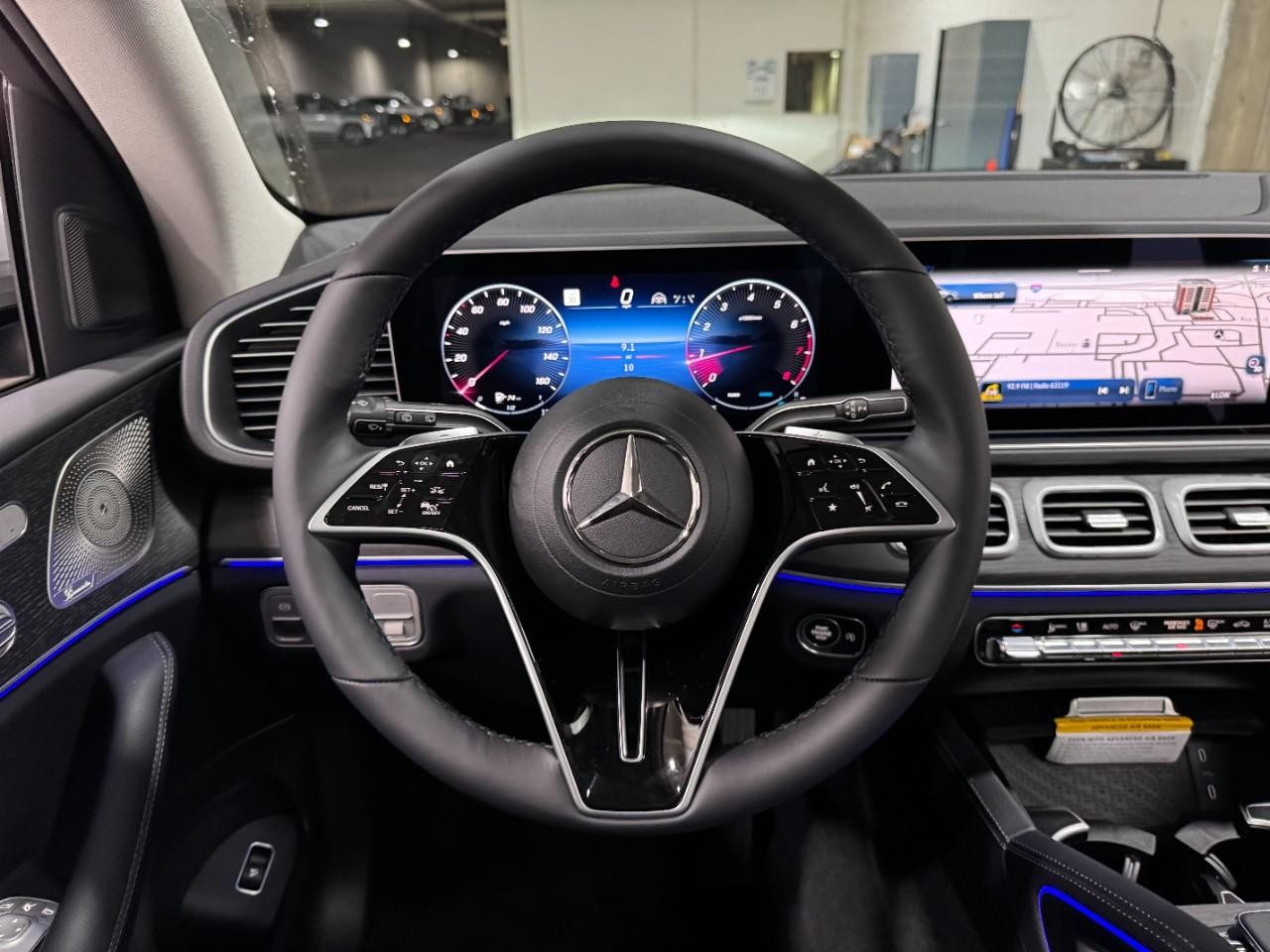 Mercedes-Benz GLE Vehicle Full-screen Gallery Image 13