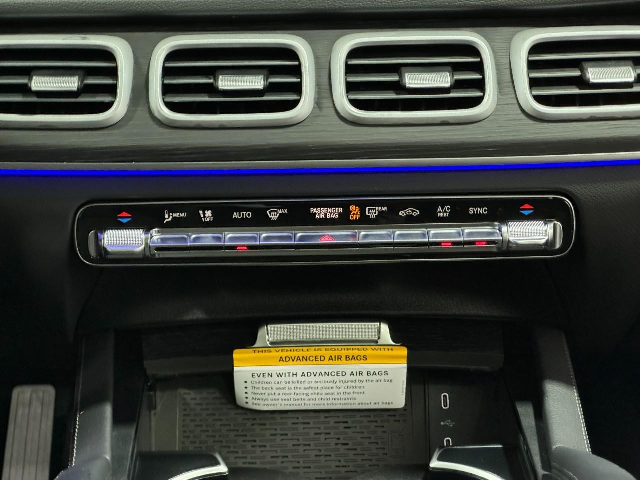 Mercedes-Benz GLE Vehicle Full-screen Gallery Image 15