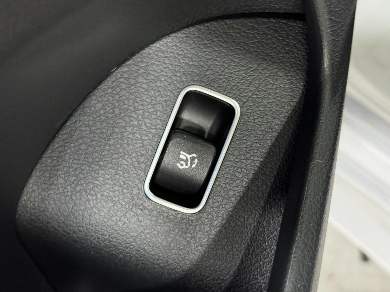 Mercedes-Benz GLE Vehicle Full-screen Gallery Image 28