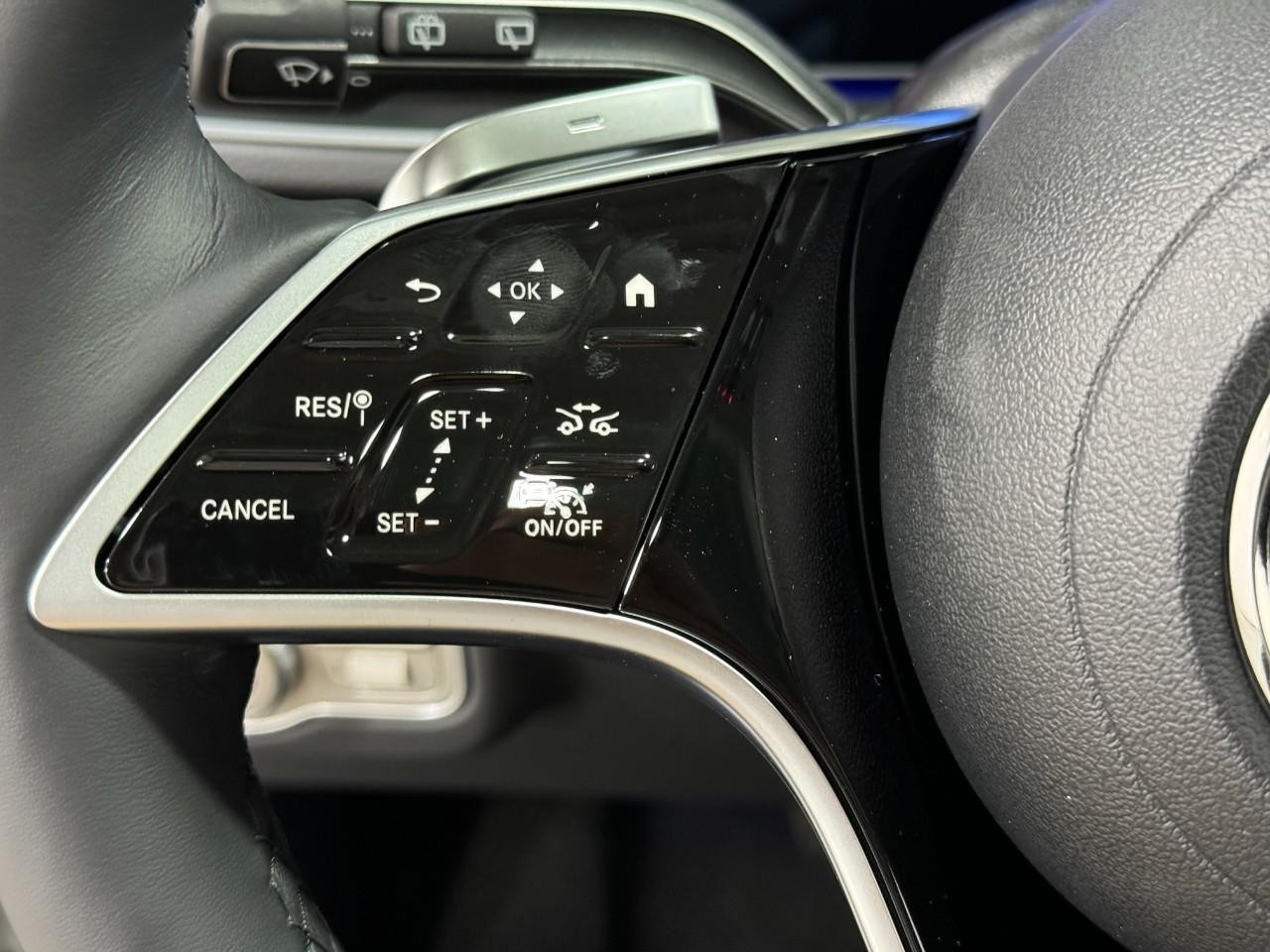 Mercedes-Benz GLE Vehicle Full-screen Gallery Image 33