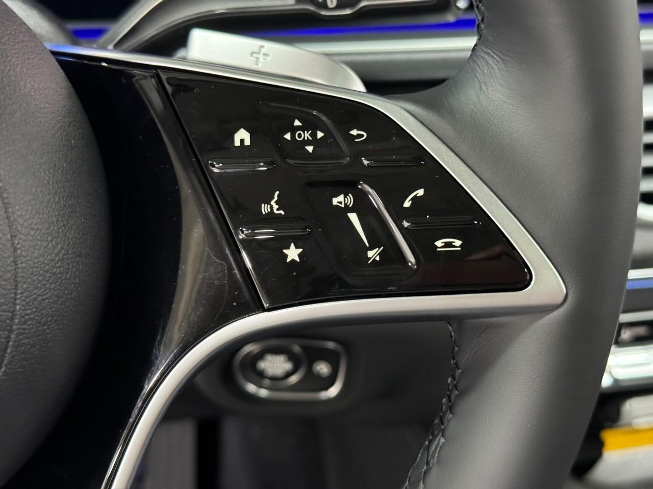 Mercedes-Benz GLE Vehicle Full-screen Gallery Image 34