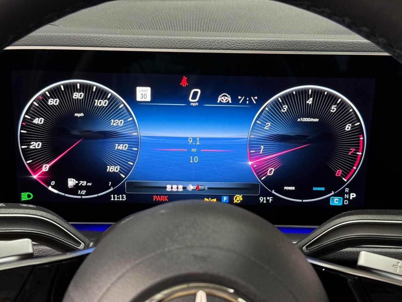 Mercedes-Benz GLE Vehicle Full-screen Gallery Image 35