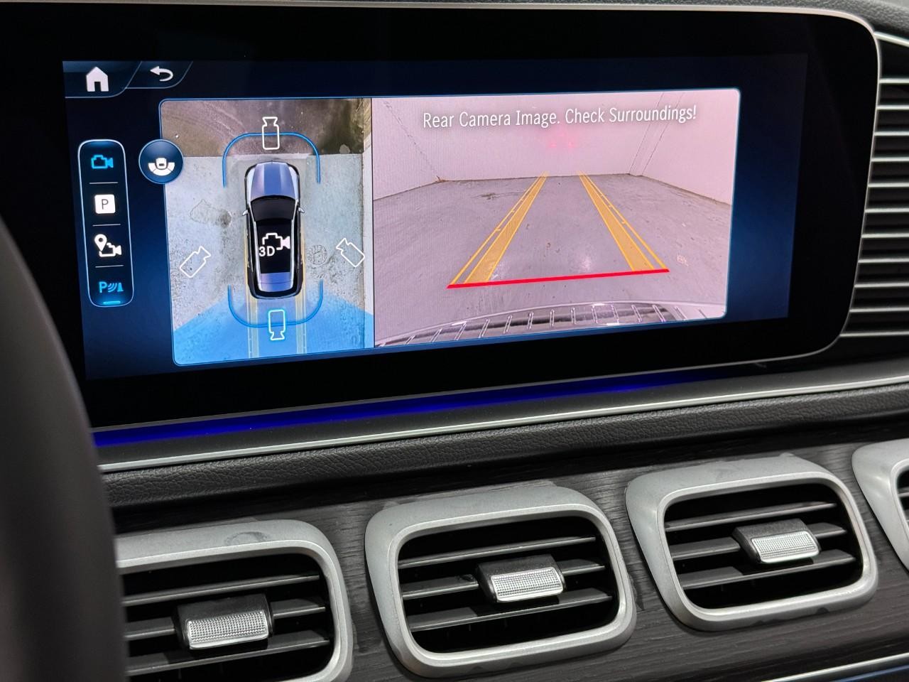 Mercedes-Benz GLE Vehicle Full-screen Gallery Image 37