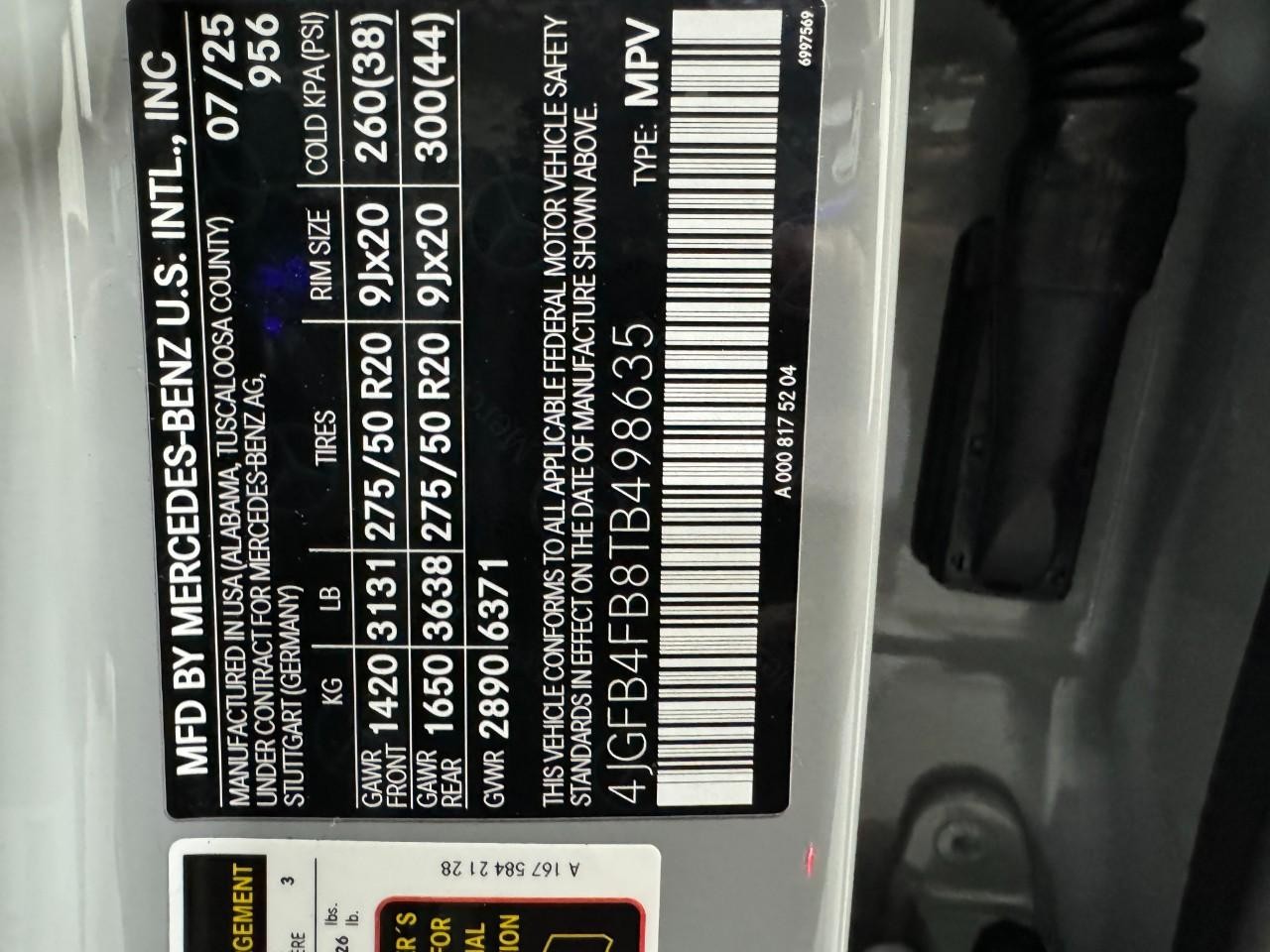 Mercedes-Benz GLE Vehicle Full-screen Gallery Image 38