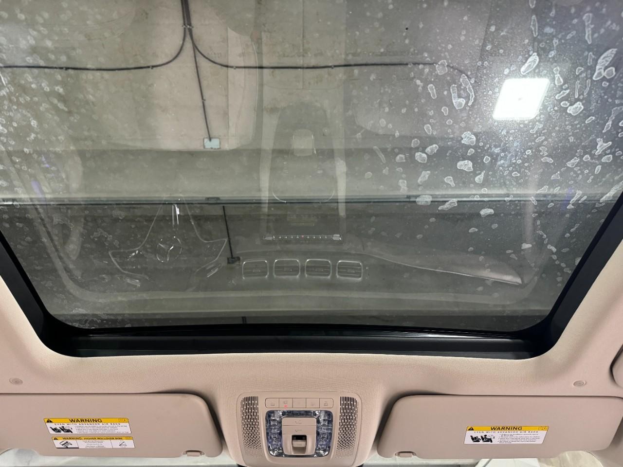 Mercedes-Benz GLE Vehicle Full-screen Gallery Image 11