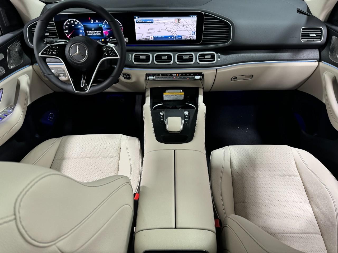 Mercedes-Benz GLE Vehicle Full-screen Gallery Image 12