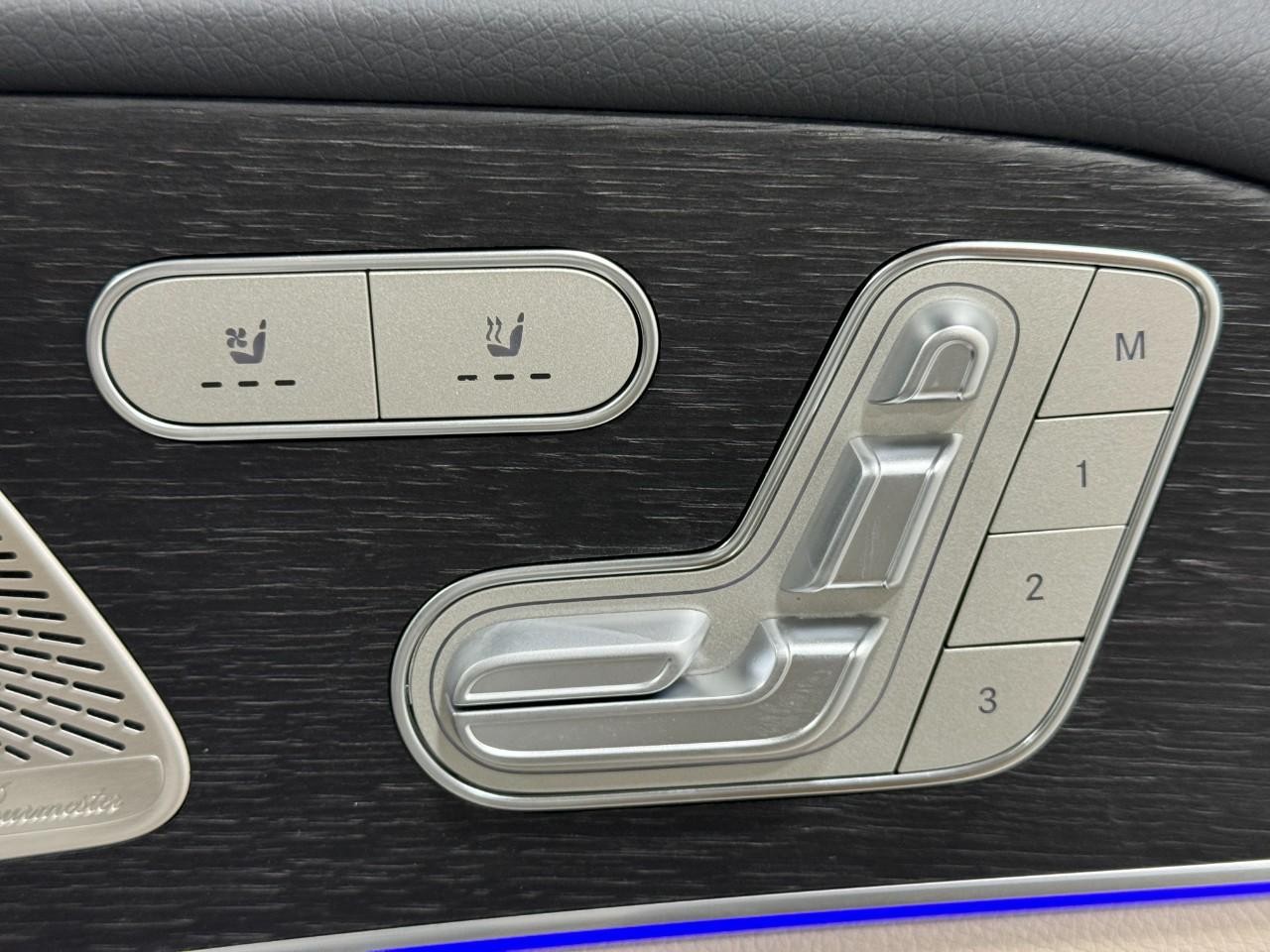 Mercedes-Benz GLE Vehicle Full-screen Gallery Image 21