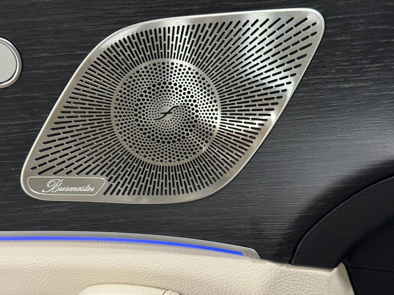 Mercedes-Benz GLE Vehicle Full-screen Gallery Image 24