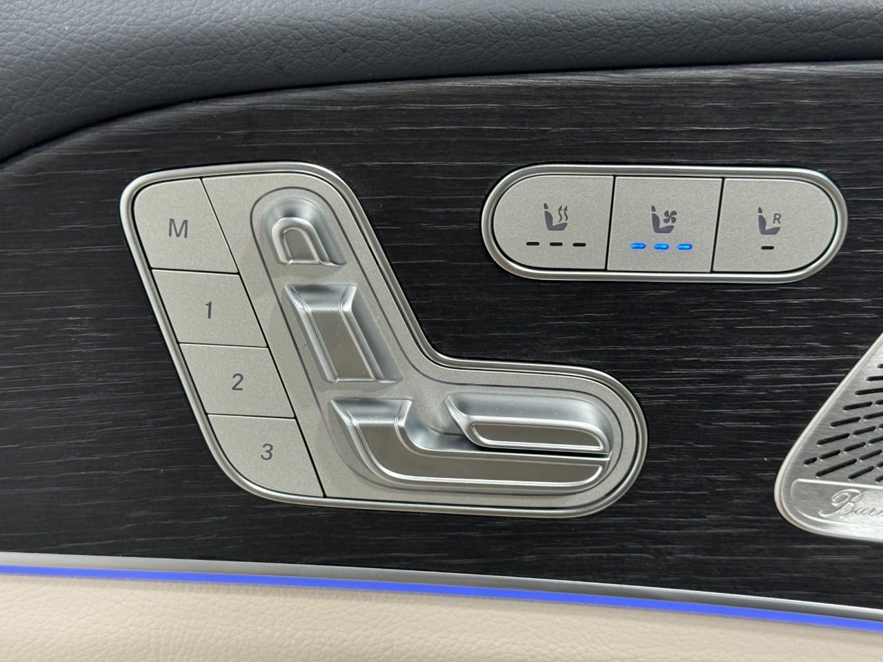 Mercedes-Benz GLE Vehicle Full-screen Gallery Image 25