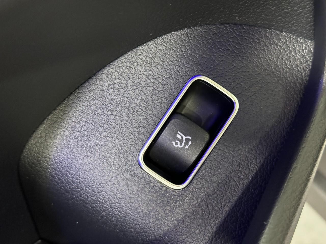 Mercedes-Benz GLE Vehicle Full-screen Gallery Image 28