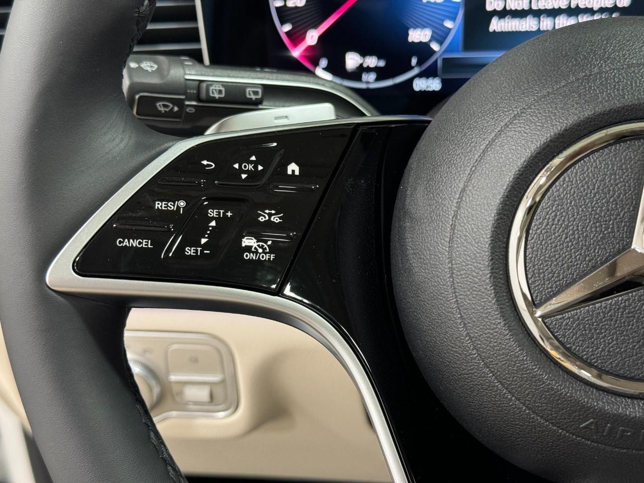 Mercedes-Benz GLE Vehicle Full-screen Gallery Image 33